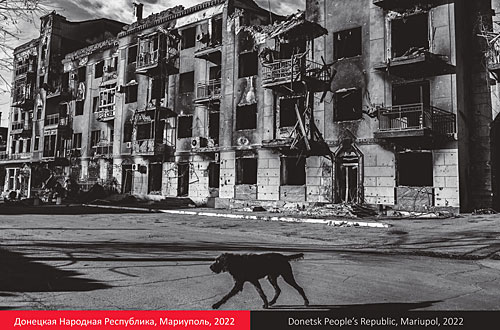 Een in puin geschoten flatgebouw in Marioepol. Hoe kan het ‘Kiev-regime’ schade aanrichten in een stad die al maandenlang door Russische troepen was omsingeld en systematisch platgebombardeerd?