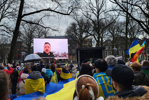 Президент Володимир Зеленський звертається до мітингувальників.